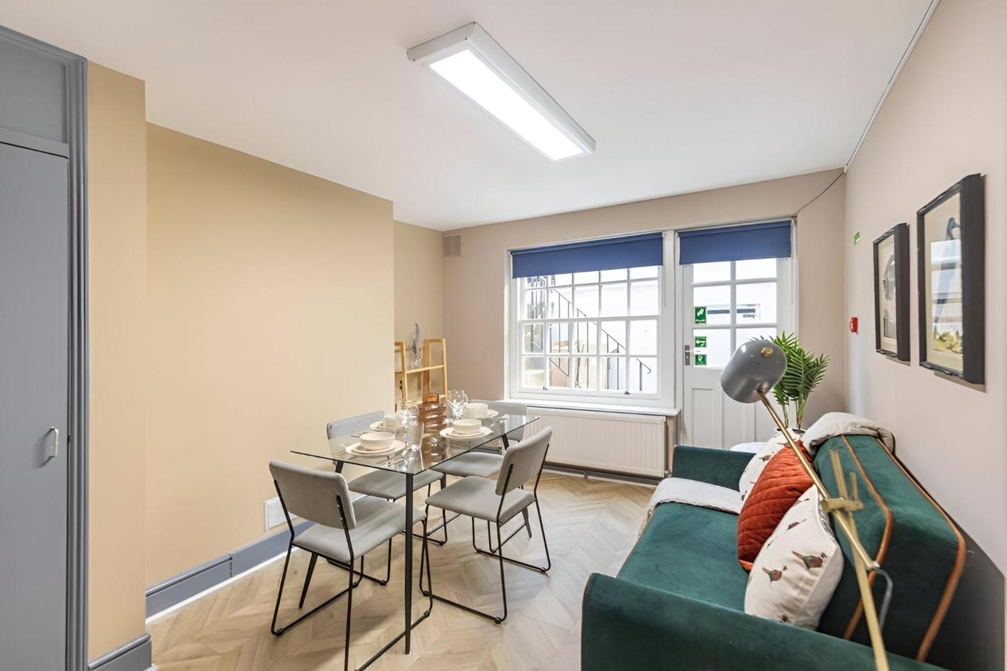Bold & Vibrant 1-bedroom Escape In Prime Location! Londra