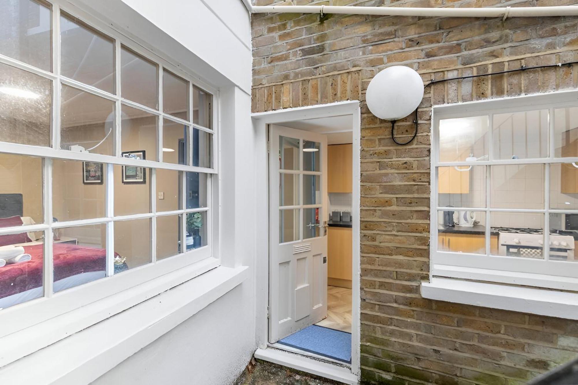 Bold & Vibrant 1-bedroom Escape In Prime Location! Londra